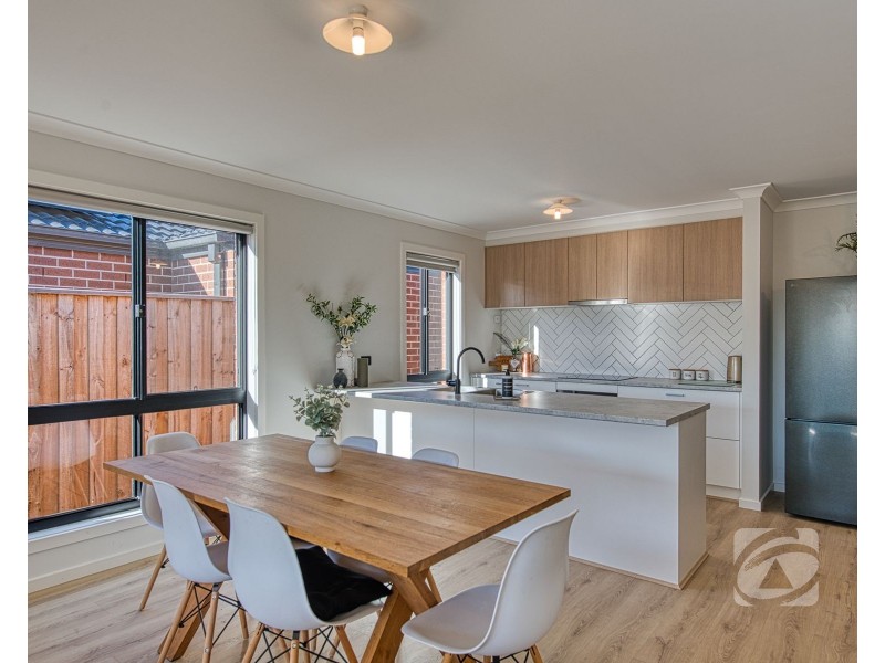 11 Topiary Street, Pakenham VIC 3810