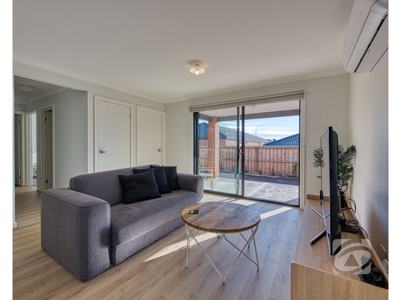11 Topiary Street, Pakenham VIC 3810
