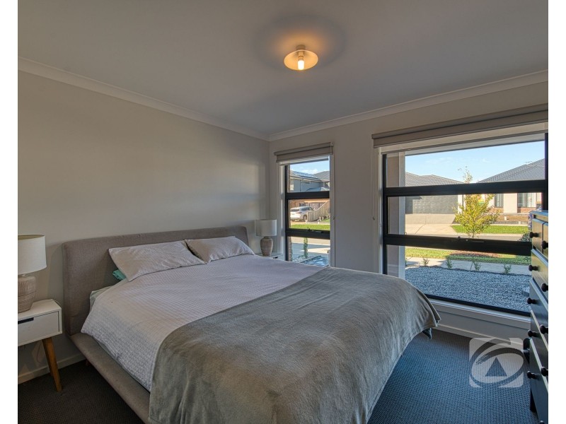 11 Topiary Street, Pakenham VIC 3810
