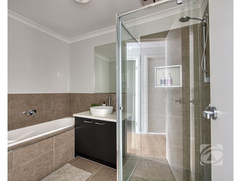 11 Topiary Street, Pakenham VIC 3810