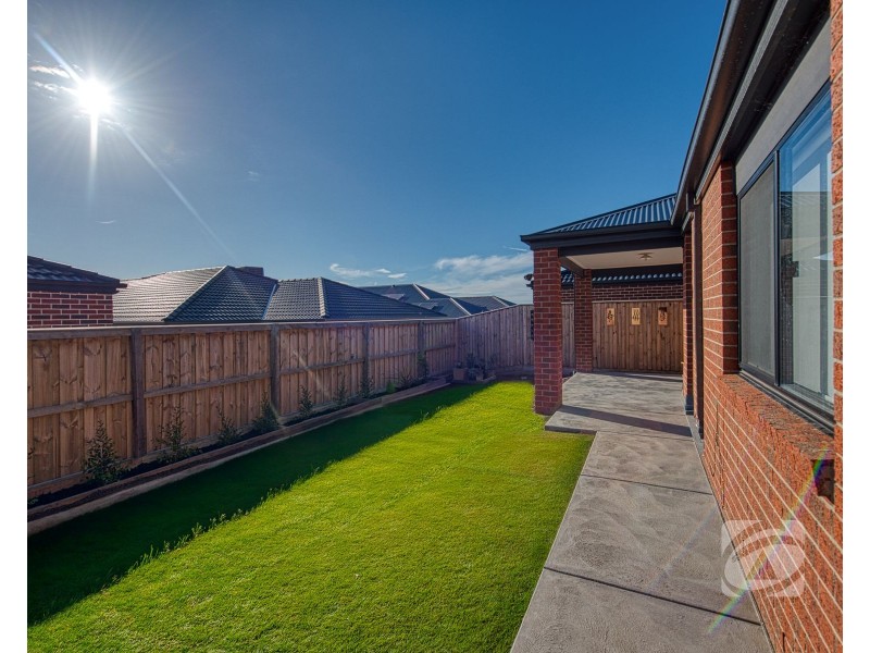 11 Topiary Street, Pakenham VIC 3810