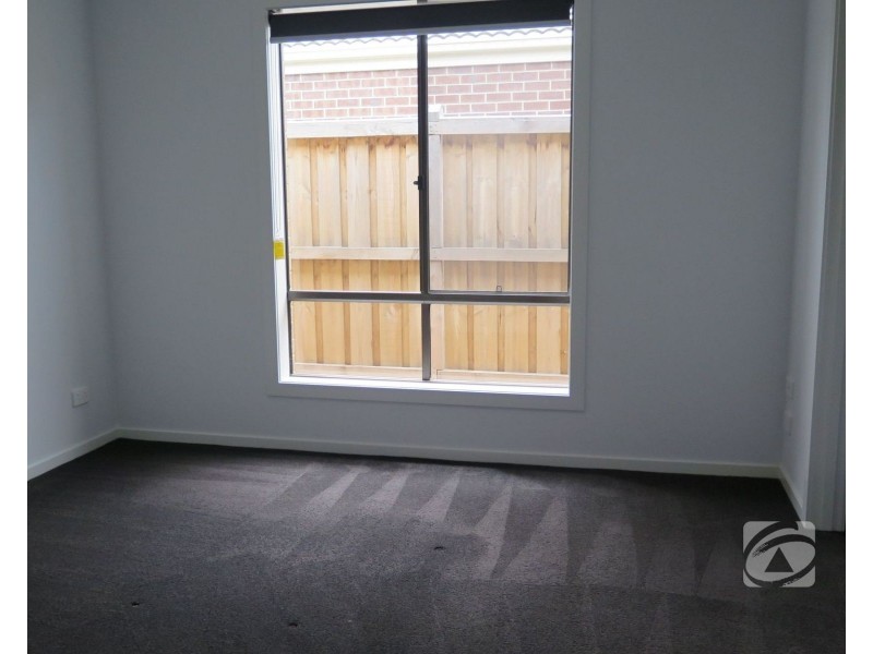 10 Fairywren Street, Pakenham VIC 3810