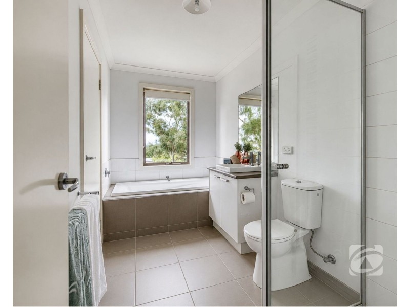 21 Atlantic Drive, Pakenham VIC 3810