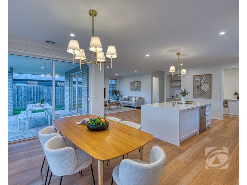 8 Cole Avenue, Lang Lang VIC 3984