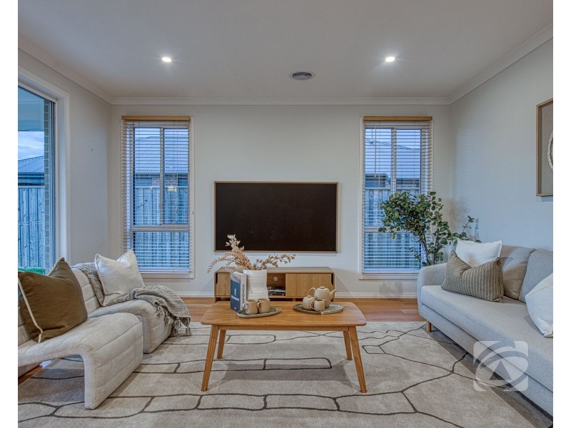 8 Cole Avenue, Lang Lang VIC 3984