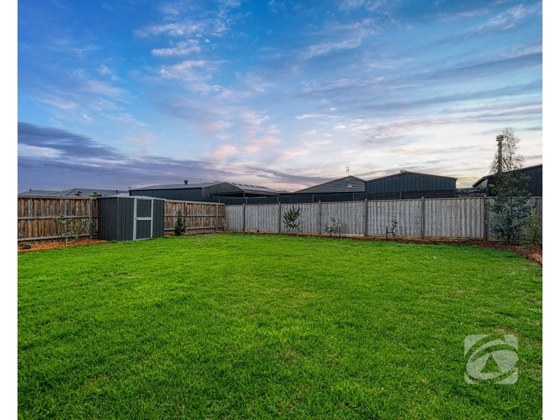 8 Cole Avenue, Lang Lang VIC 3984
