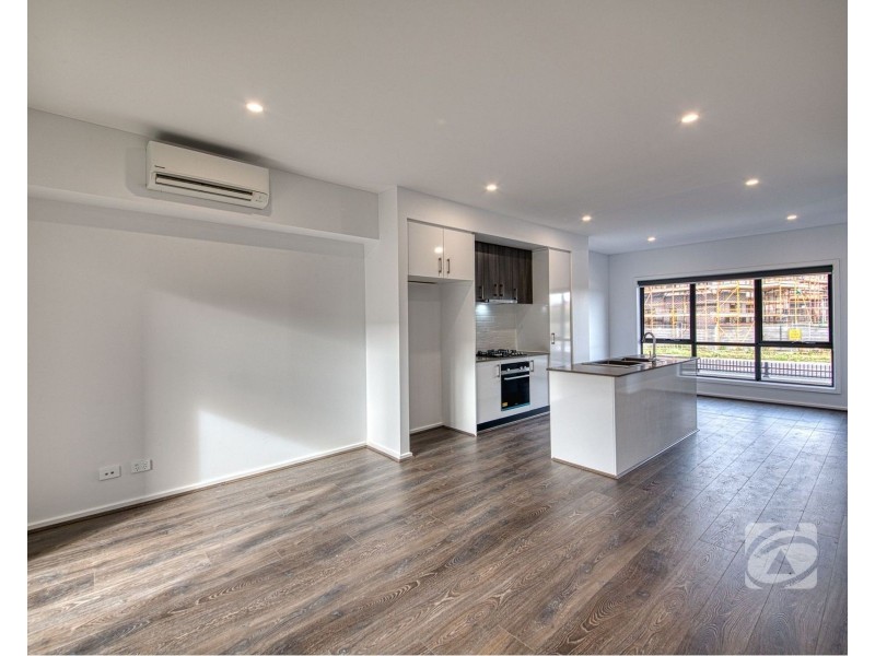 9 Travertine Loop, Berwick VIC 3806