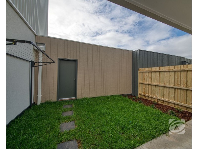 9 Travertine Loop, Berwick VIC 3806