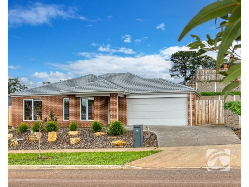 28 Illawarra Boulevard, Drouin VIC 3818