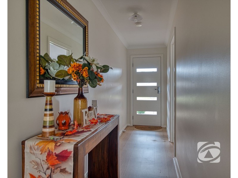 28 Illawarra Boulevard, Drouin VIC 3818