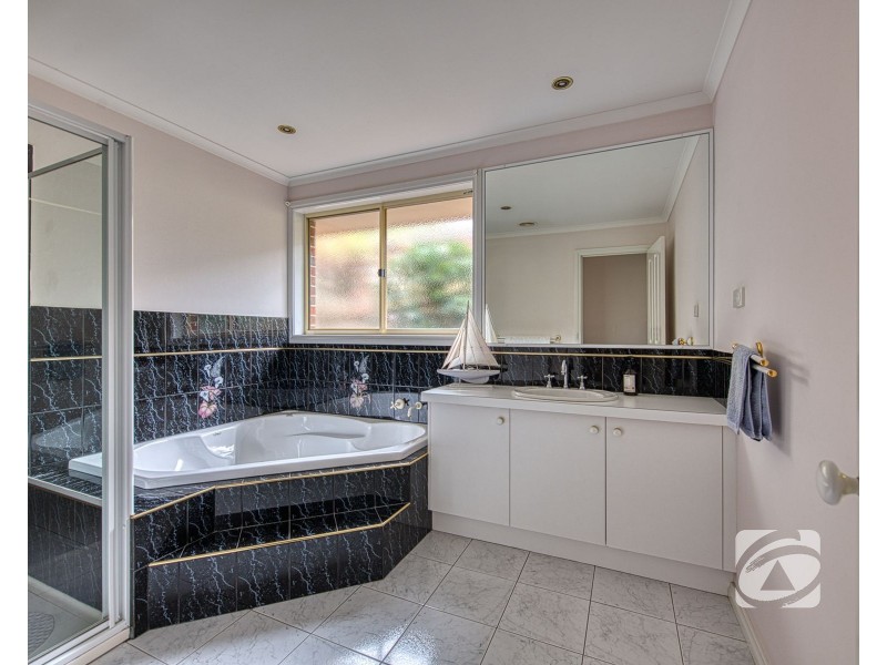 19 The Promenade, Narre Warren South VIC 3805