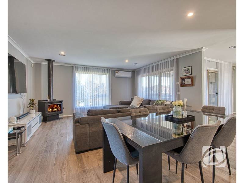 11 Westwood Grove, Pakenham VIC 3810