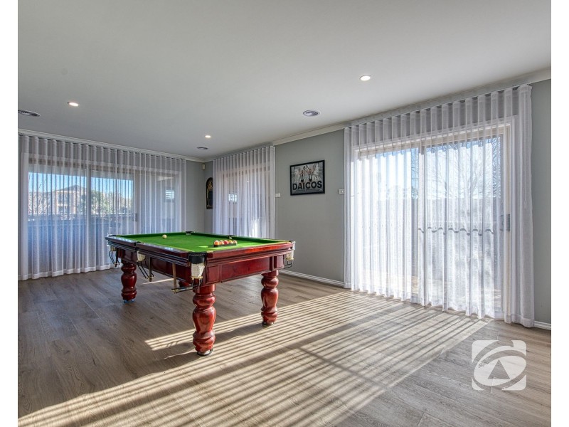 11 Westwood Grove, Pakenham VIC 3810