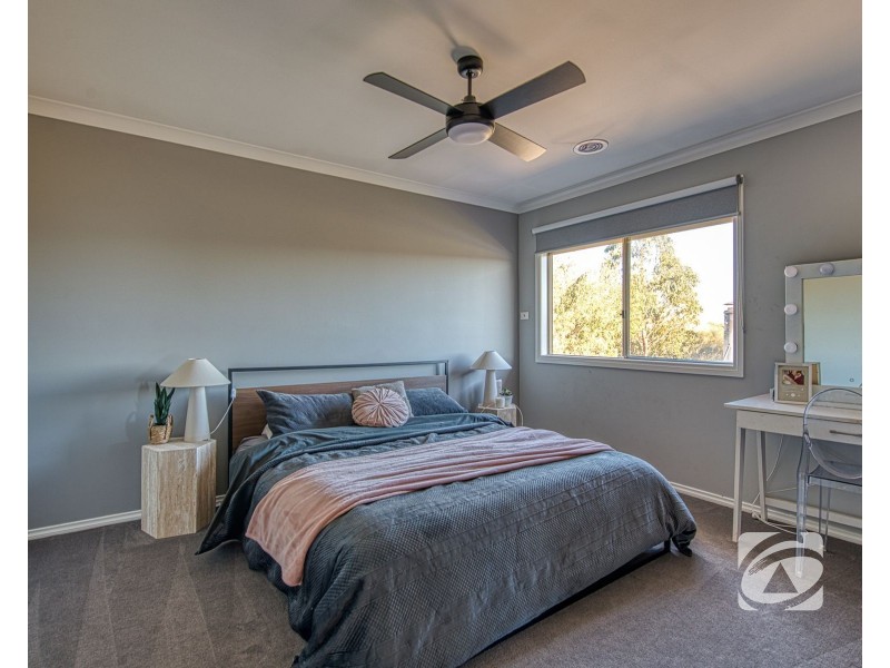 11 Westwood Grove, Pakenham VIC 3810