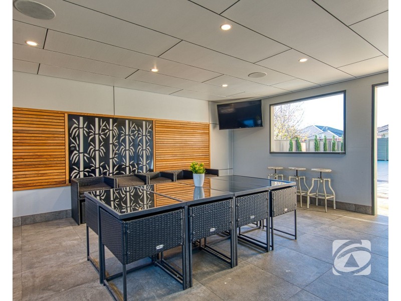 11 Westwood Grove, Pakenham VIC 3810