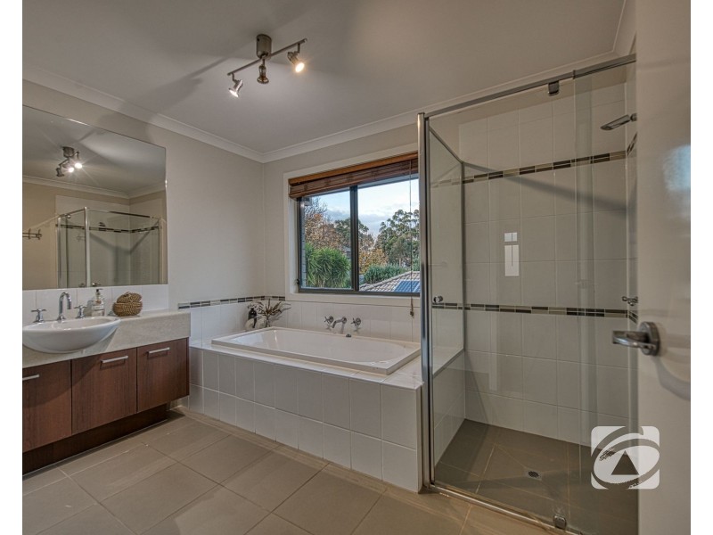 5 Florio Close, Berwick VIC 3806