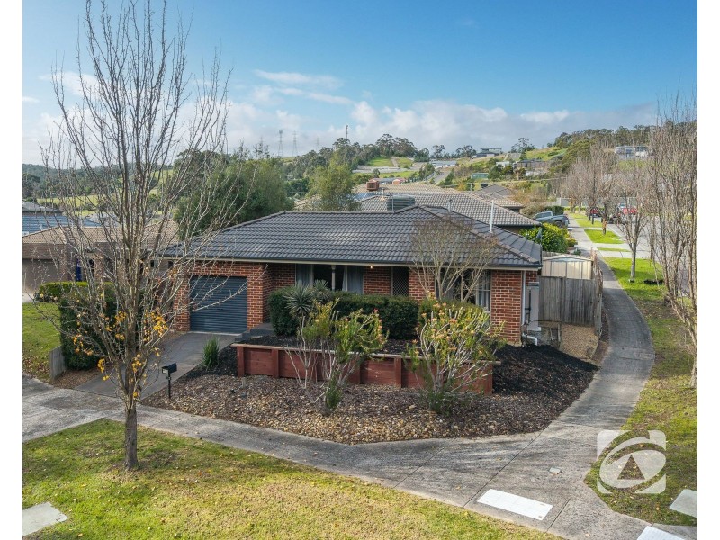 32 Chestnut Chase, Pakenham VIC 3810