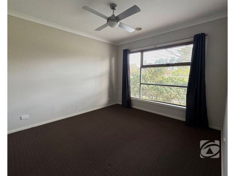 4 Pimpernel Place, Cranbourne North VIC 3977