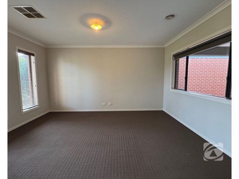 4 Pimpernel Place, Cranbourne North VIC 3977