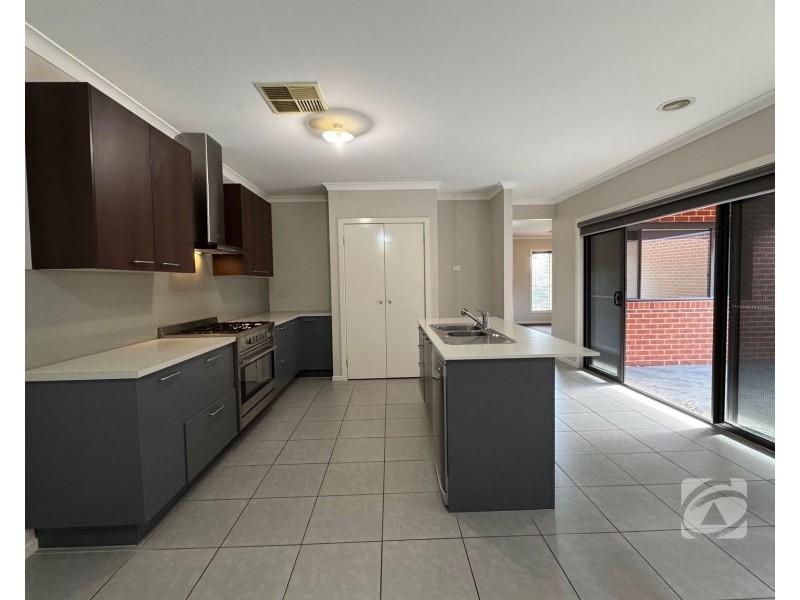 4 Pimpernel Place, Cranbourne North VIC 3977