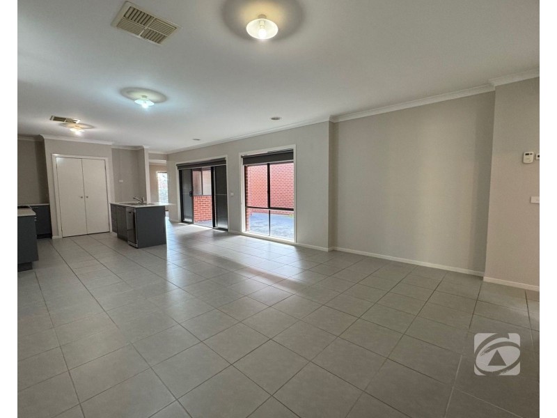 4 Pimpernel Place, Cranbourne North VIC 3977