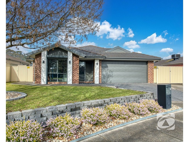 13 Bluehills Boulevard, Pakenham VIC 3810