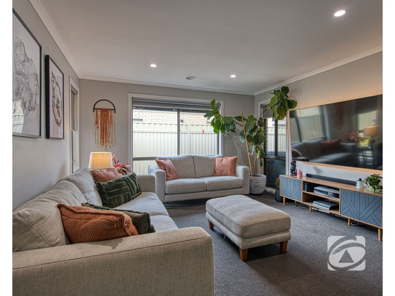 13 Bluehills Boulevard, Pakenham VIC 3810