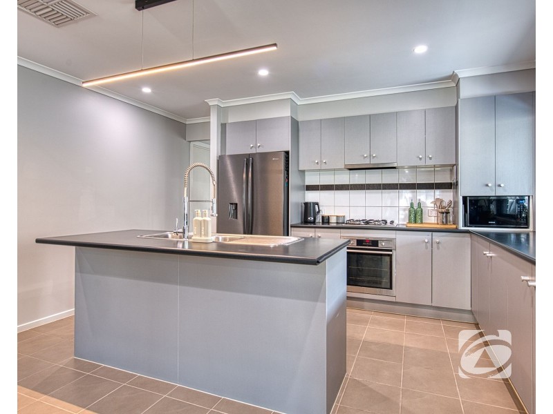 13 Bluehills Boulevard, Pakenham VIC 3810