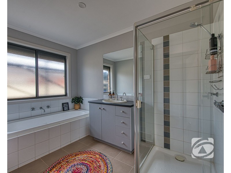 13 Bluehills Boulevard, Pakenham VIC 3810