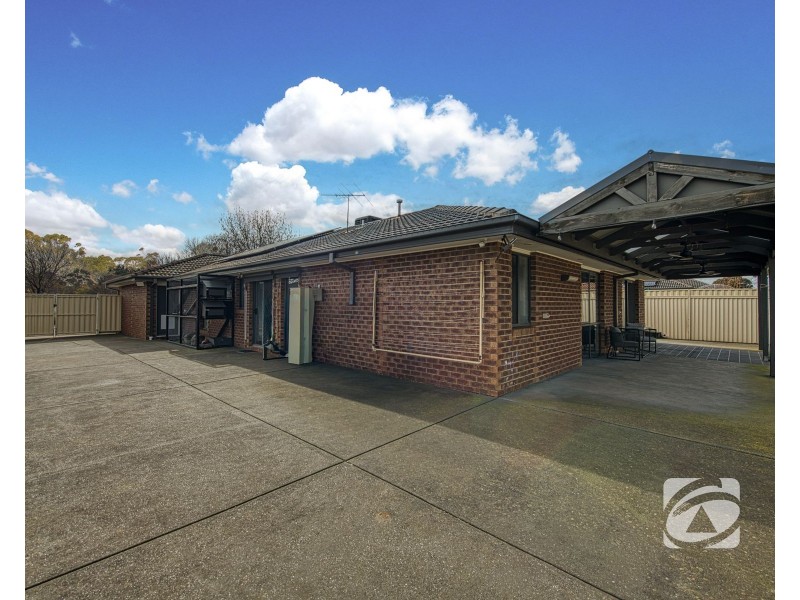 13 Bluehills Boulevard, Pakenham VIC 3810
