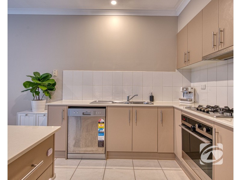2/16-20 Honeysuckle Close, Pakenham VIC 3810
