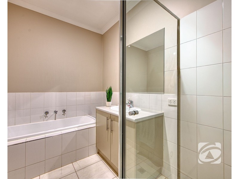 2/16-20 Honeysuckle Close, Pakenham VIC 3810