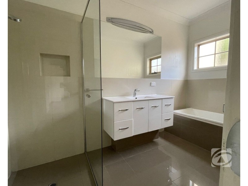 1/16 Paula Crescent, Doncaster East VIC 3109