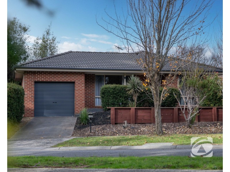 32 Chestnut Chase, Pakenham VIC 3810