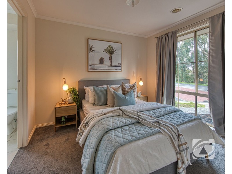 32 Chestnut Chase, Pakenham VIC 3810