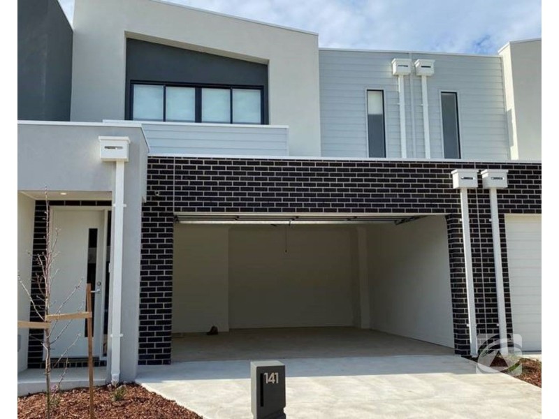141 Willow Glen Boulevard, Cranbourne VIC 3977