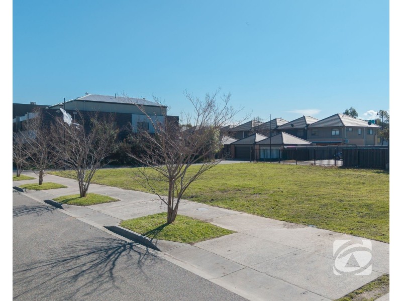 8-14 Swan Street, Pakenham VIC 3810