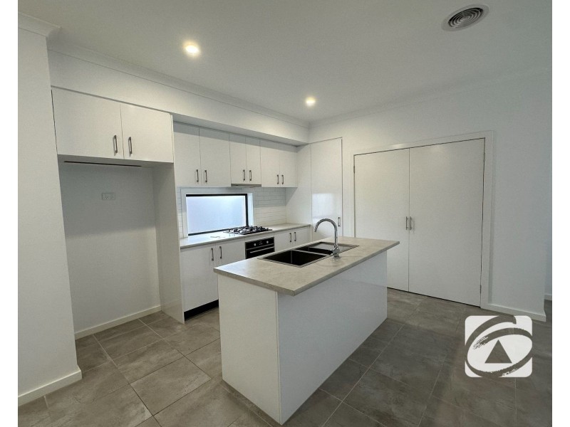 16 Slattery Place, Pakenham VIC 3810