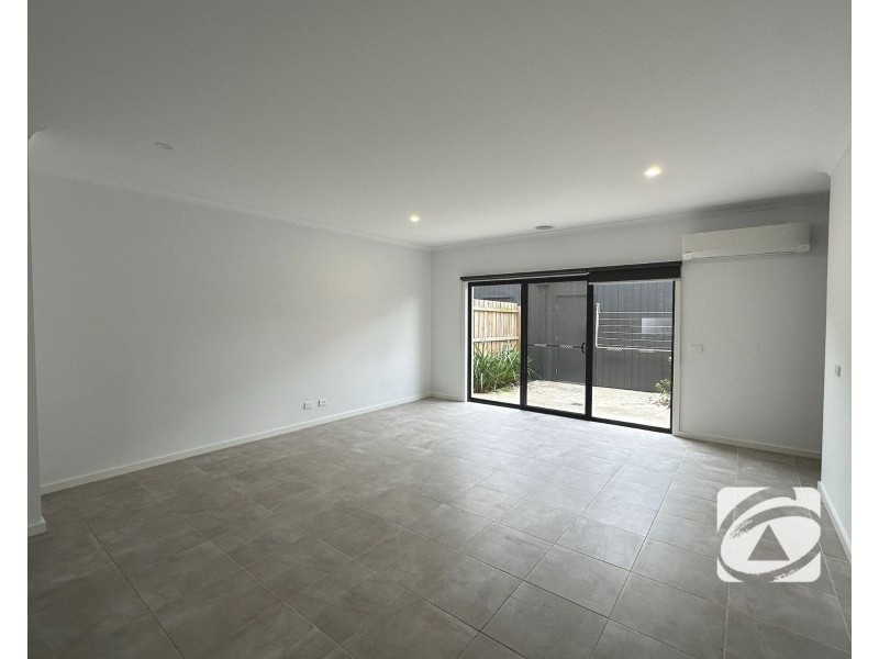 16 Slattery Place, Pakenham VIC 3810
