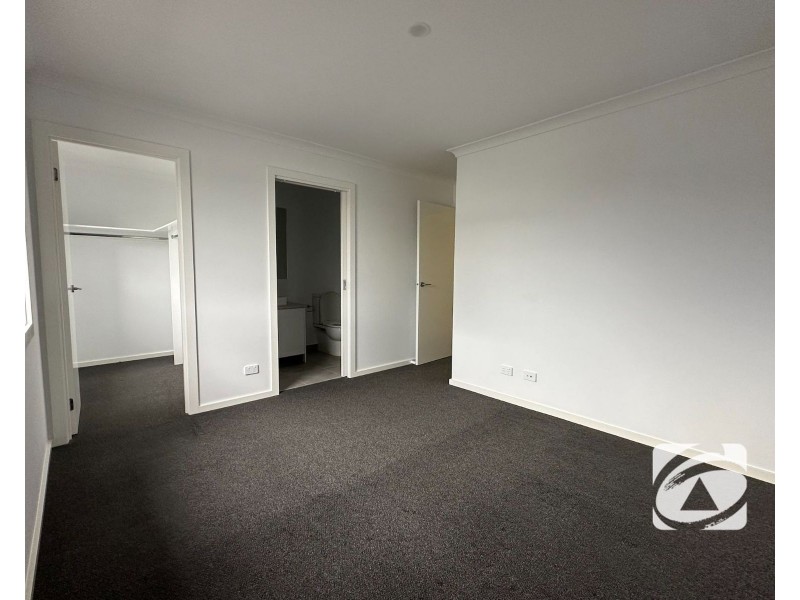 16 Slattery Place, Pakenham VIC 3810