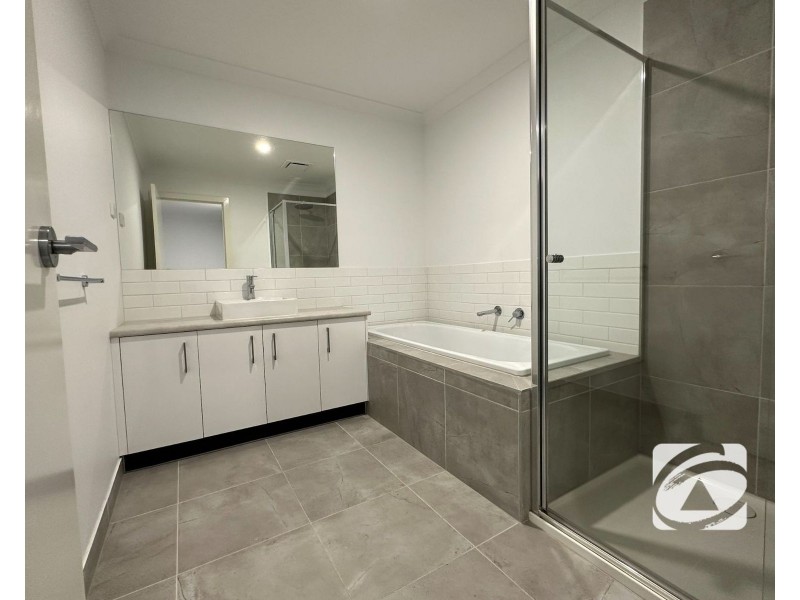 16 Slattery Place, Pakenham VIC 3810