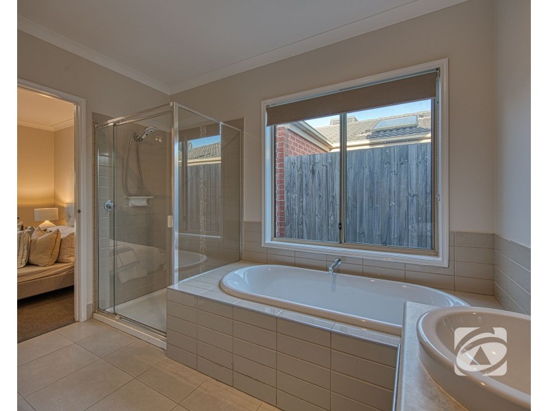 13 Chong Court, Berwick VIC 3806
