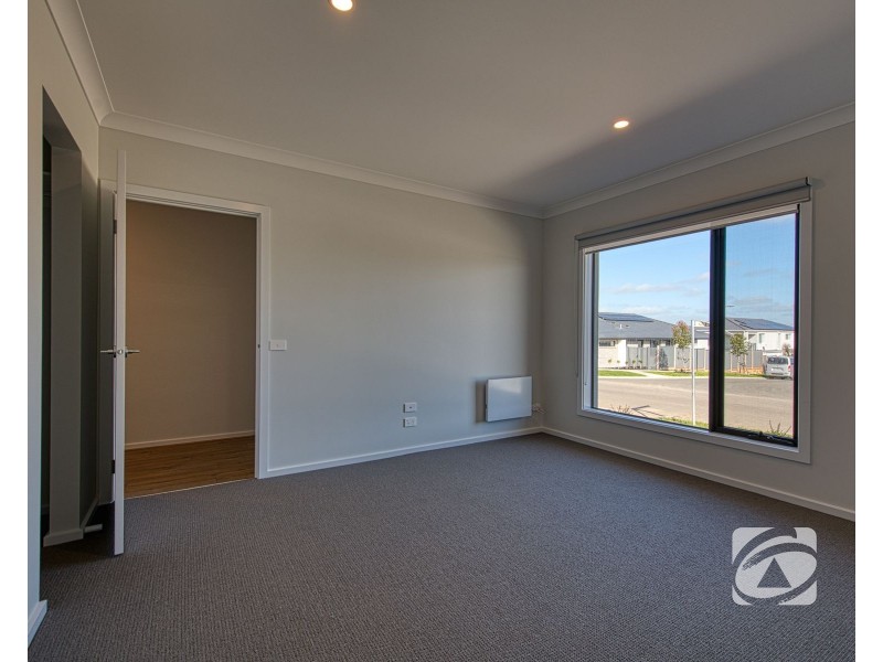 7 Platypus Street, Nar Nar Goon VIC 3812