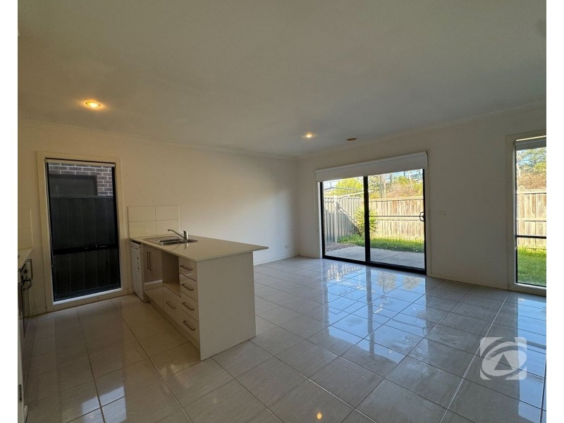 12 Fitzroy Street, Pakenham VIC 3810
