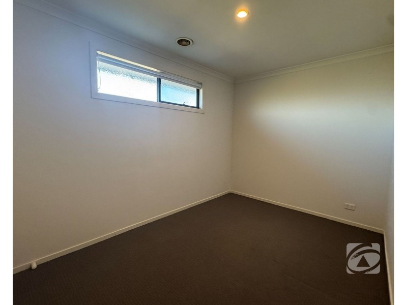 12 Fitzroy Street, Pakenham VIC 3810