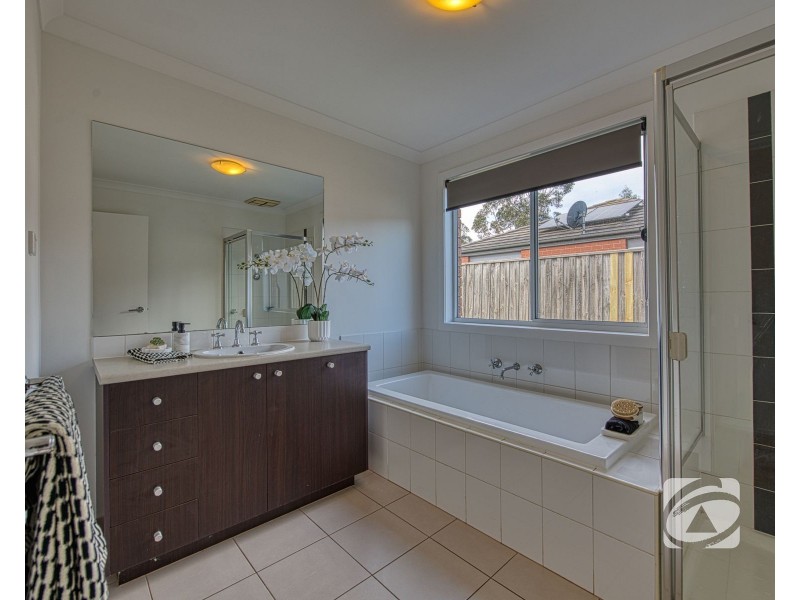 12 Marquis Court, Pakenham VIC 3810