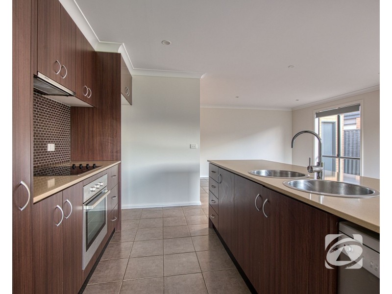 16 Seville Street, Pakenham VIC 3810