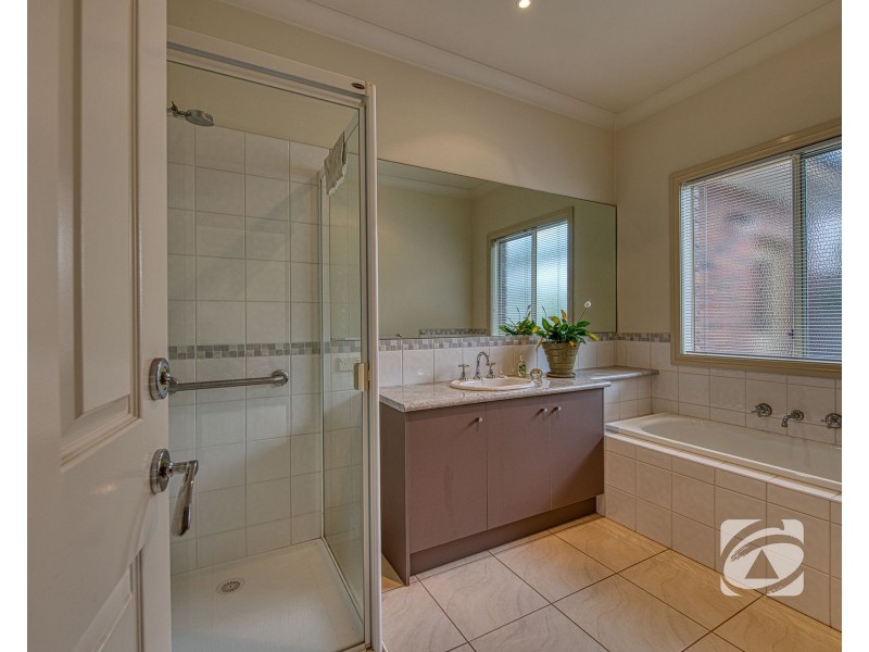 14 St Leonard Way, Pakenham VIC 3810