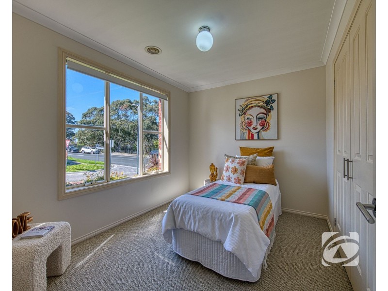 1 McClenaghan Place, Pakenham VIC 3810