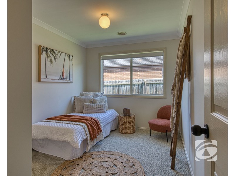 1 McClenaghan Place, Pakenham VIC 3810